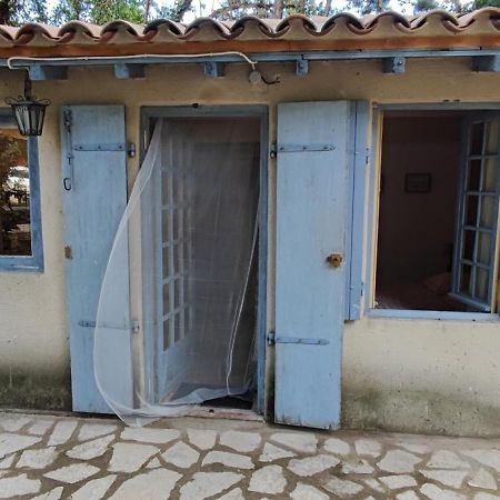 Cabanon St Joseph, 2 Personnes Villa Boulbon Bagian luar foto